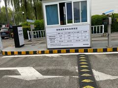 -迪卡侬成都天府店-停车场