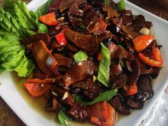 炒牛肝菌-傣泐金湾餐厅