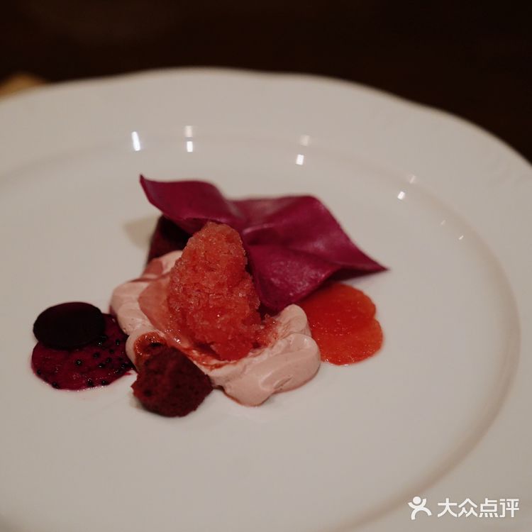 搭配煎蛋造型的迷迭香和芒果酱 萌!