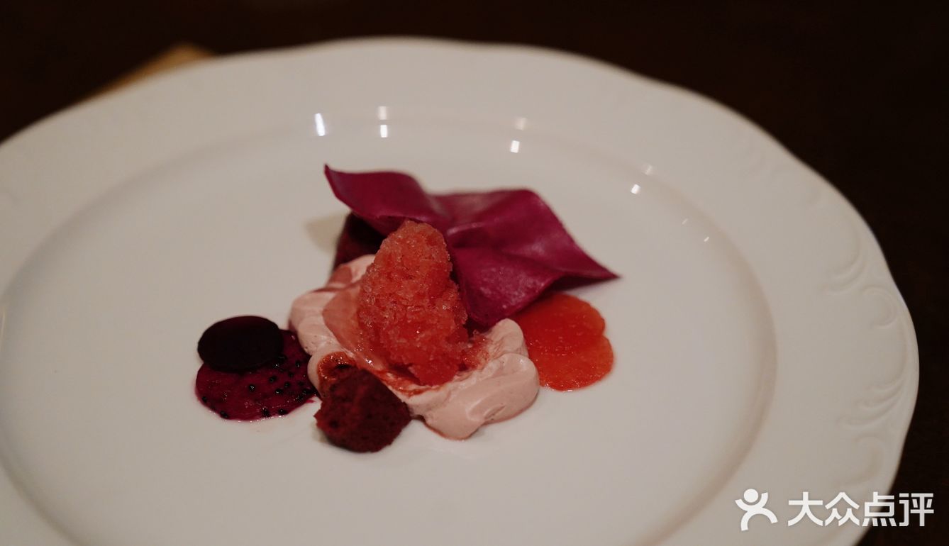 搭配煎蛋造型的迷迭香和芒果酱 萌！