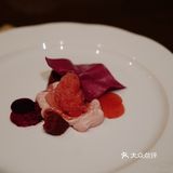 搭配煎蛋造型的迷迭香和芒果酱 萌！