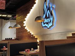 -何师烧烤·小龙虾·江湖川菜·精酿啤酒(成温店)