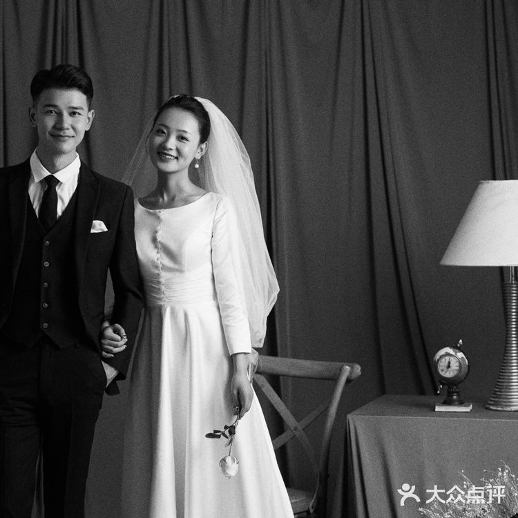 黑白婚纱照，告诉你爱情里的甜蜜 据说