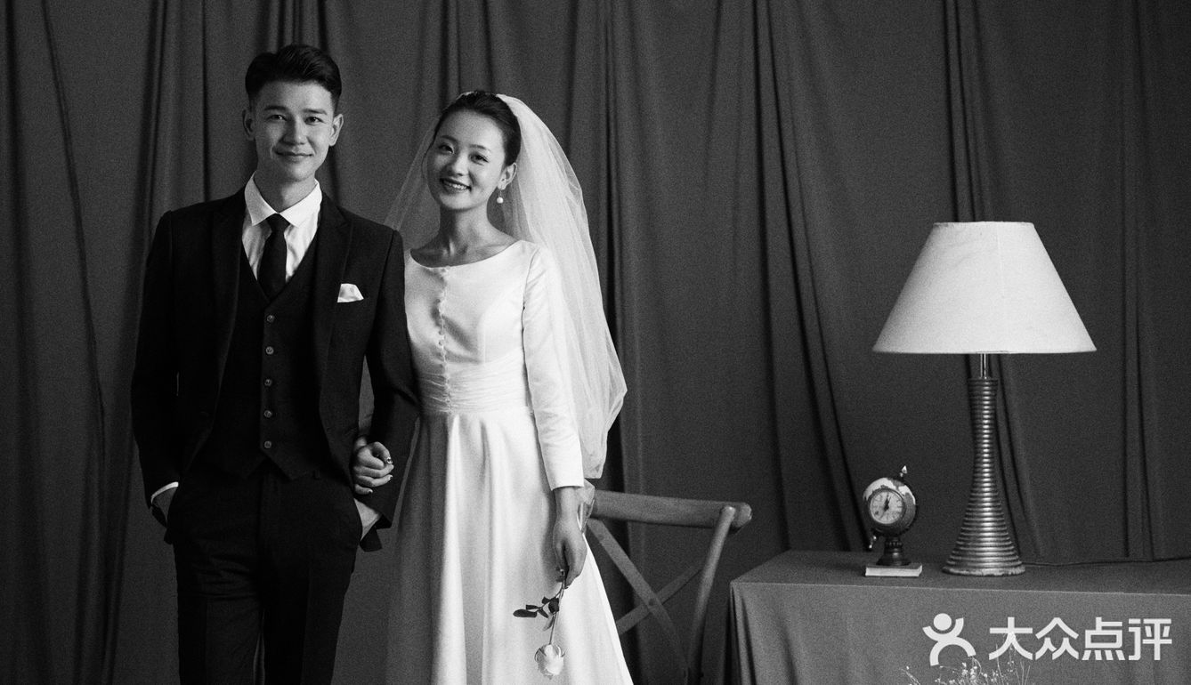 黑白婚纱照，告诉你爱情里的甜蜜 据说