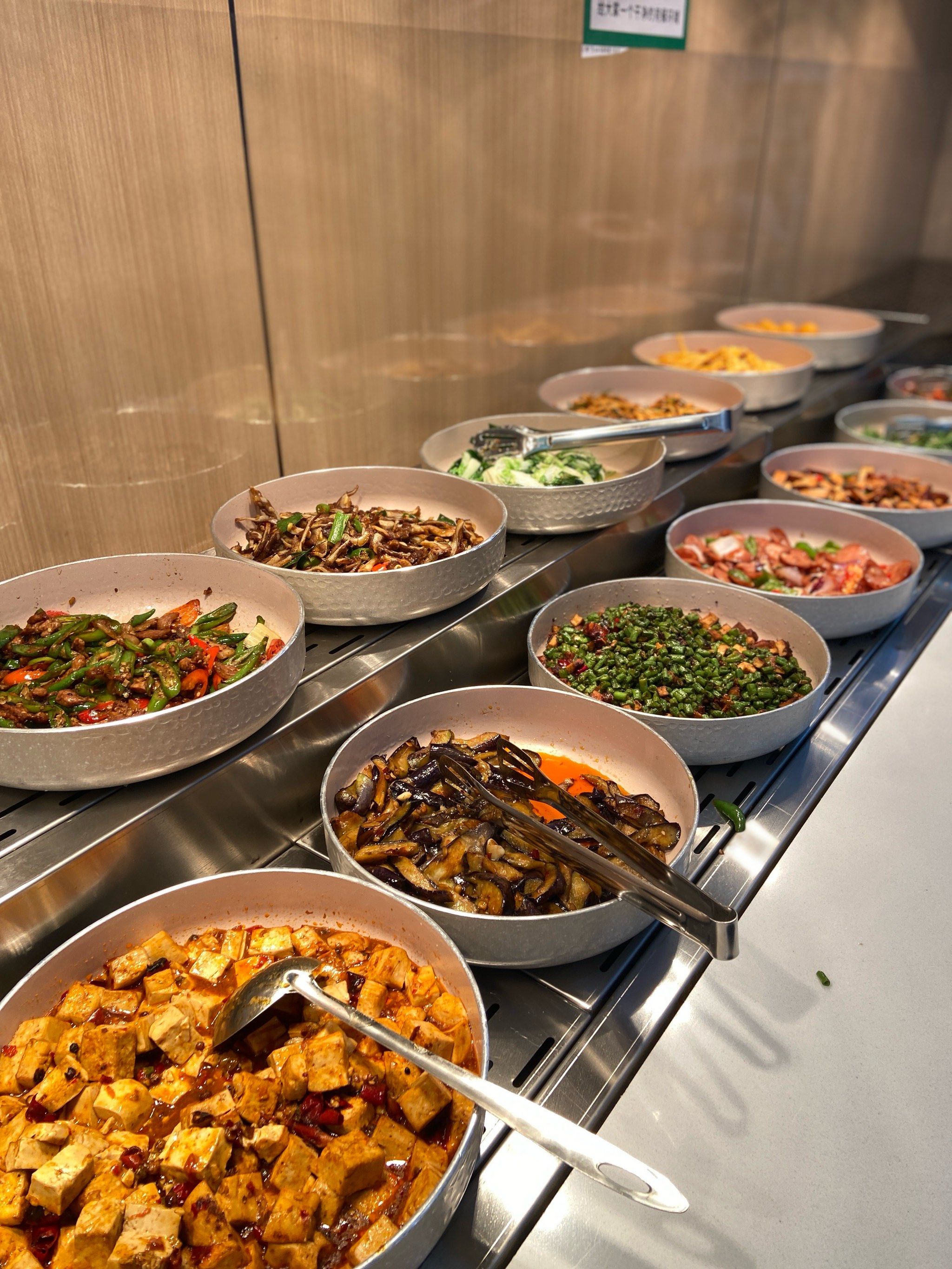 武汉的22元盒饭自助,就在江汉路