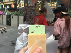 -詹爷爷乌节路街头冰淇淋