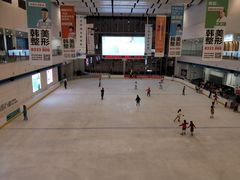 -冰纷万象滑冰场(赣州华润万象城店)