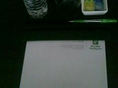 会议桌上的摆设-上海虹桥西郊假日酒店