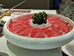 雪花肥牛-洪氏嗨捞·广东猪肚鸡·椰子鸡火锅(西咸万象城店)
