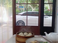 靠窗位-曼曼汤包(建国西路店)