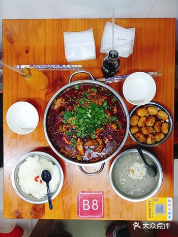 来江汉路一定要吃这家冒烤鸭