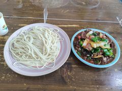 -歹歹的加个面过油肉拌面