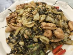 酸菜炒大肠-麦园农庄·西江河鲜