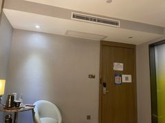 -潮漫酒店(北京通州环球度假区临河里地铁站店)