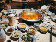 -野山舂·贵州现舂酸汤火锅(鸿通城店)