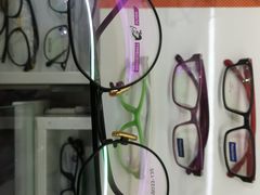 -提一眼镜·蔡司·依视路(小寨店)