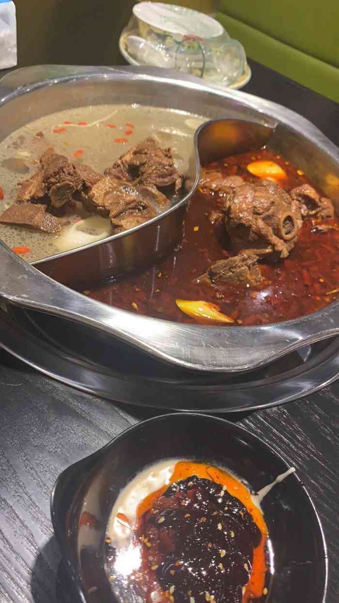 酱筒骨自助火锅-"骨头是每个人三根.然后就是吃火锅,要了鸳.