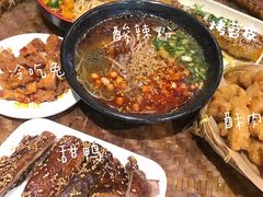 -爆炸头阿姨小四川正宗川味小吃(无任何分店)