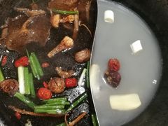 菌汤鸳鸯锅-唇辣号重庆老火锅(亦庄店)