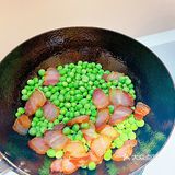 今天晚上的小餐单 腊肉炒豌豆 话梅排骨 