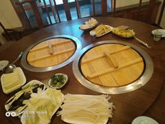 -万里闯关东铁锅炖菜馆(高新旗舰店)