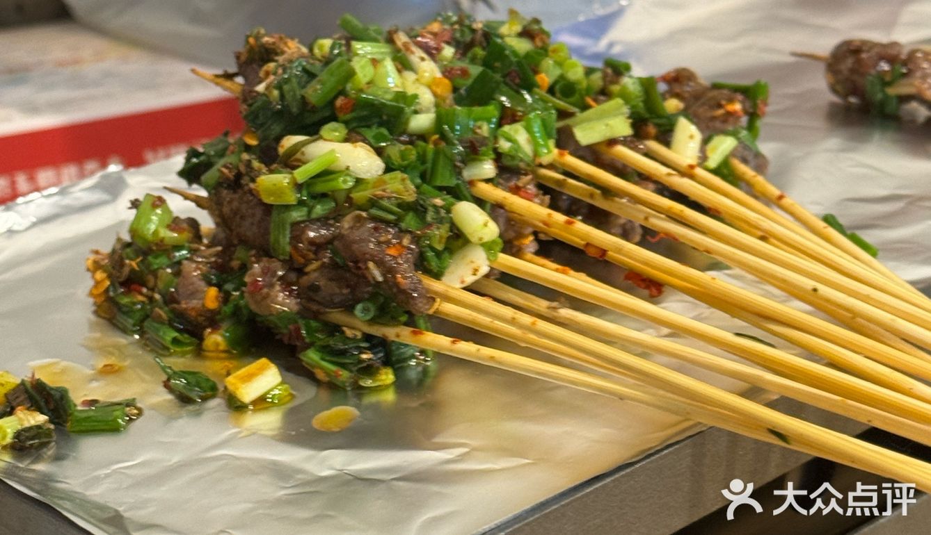 店家的烤牛肉和烤牛筋，非常深得我心[调皮]