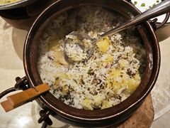 铜锅洋芋饭-帅巴人舅母子腊蹄民俗村