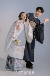 -现代经典婚纱摄影