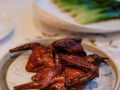 脆皮红烧乳鸽-翠园(北京王府中环店)