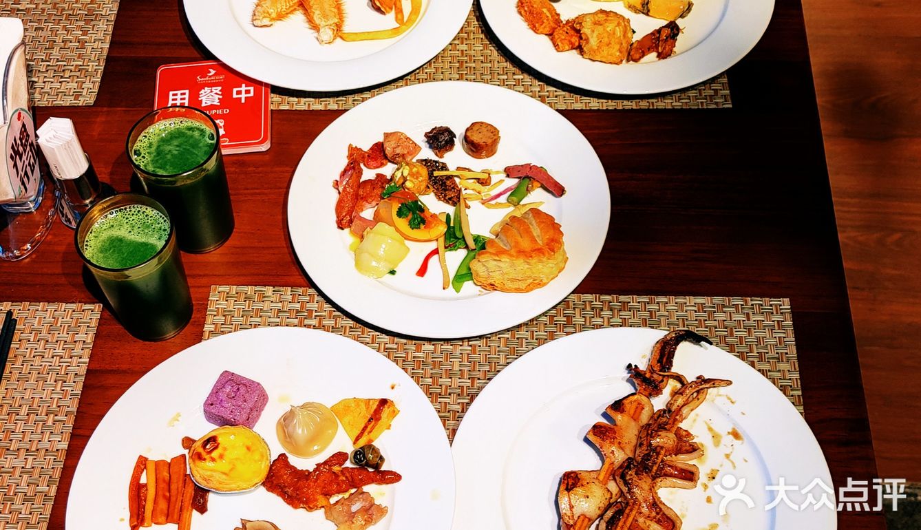 近300个餐位，结账都需要排队的热带丛林主题自助餐