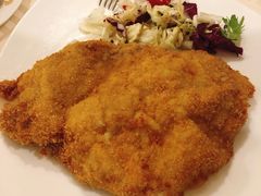 崇明生态猪炸猪排配辣酱油-红房子西菜馆(淮海中路店)