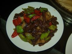 肉炒红蘑-姥家大锅台水库渔家