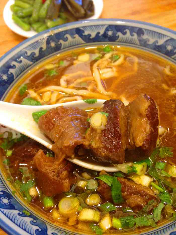 老乡牛肉面-"因为都说台湾牛肉面正宗,所以在花莲特异在.