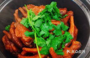 Multi-Hand Multi-Foot Braised Pot