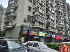 门面-志龙皇冠吃货椰子铺