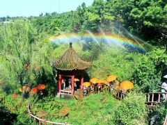 -雪山彩虹谷景区