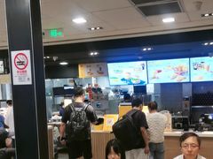 -麦当劳(上海虹桥站30B检票口楼上)