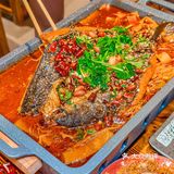 位于东明广场内 炫一口热气腾腾的美食 这一口