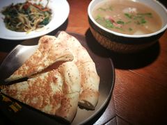 羊肉汤配烤馕-楼兰新疆主题餐厅(苏州中心店)