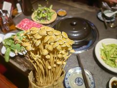 -大匠工房古船木艺术餐厅·猪肚鸡专门店(长白仙岛店)