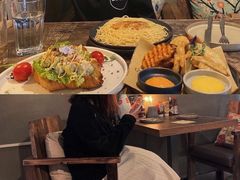 -HIGH FIVE哈福手工汉堡(桂林路店)