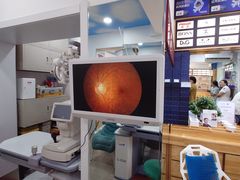 -豪门视光·星趣控·蔡司依视路眼镜代理商(中央大街店)