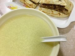 小米粥-宝光熏肉鞋底火烧(新街口店)