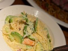 烟熏三文鱼牛油果奶香意面-京A Taproom·精酿餐吧(CBD店)
