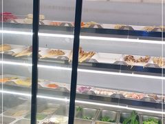 自助取餐区-小熊纪称盘麻辣烫