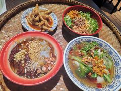 -爆炸头阿姨小四川正宗川味小吃(无任何分店)