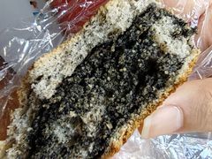 全麦黑芝麻贝果-野上麦田(中贸广场店)