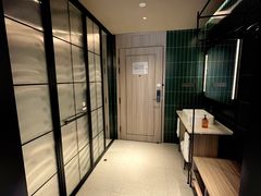 -桔子酒店(上海西藏北路地铁站店)