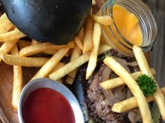 满满芝士牛肉堡-百万万BRAVO(厦大沙坡尾店)