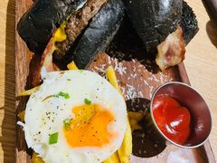 27&nbsp;牛肉汉堡-HELLO 27 意面·沙拉·帕尼尼